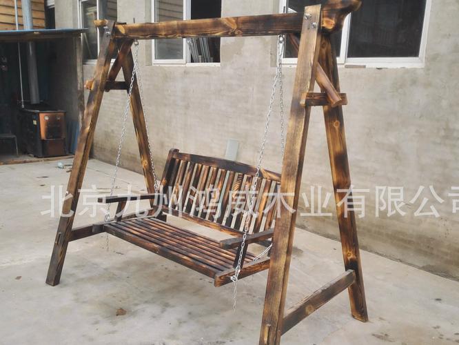 清漆油面 户外防腐火烧木 木吊椅和秋千椅等木制品图片